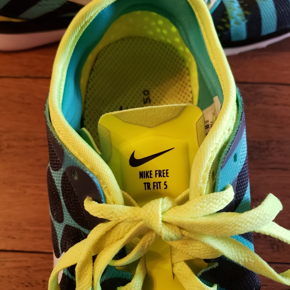 🦋 NEW NIKE FREE RUNNING SHOES🦋 - Picture 12 of 13